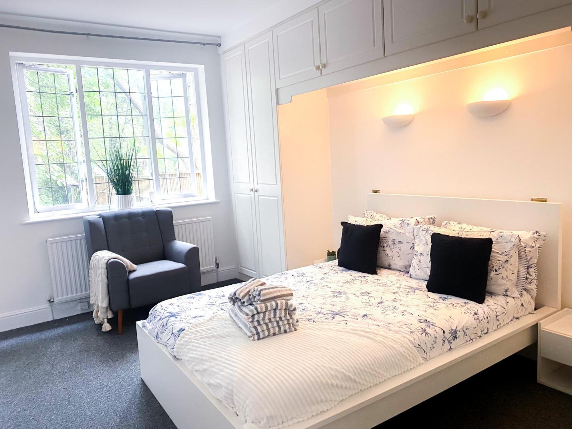 Appartement Cosy Near Hampstead Heath With Free On-site Parking & Private Gardens, Golders Green Londen