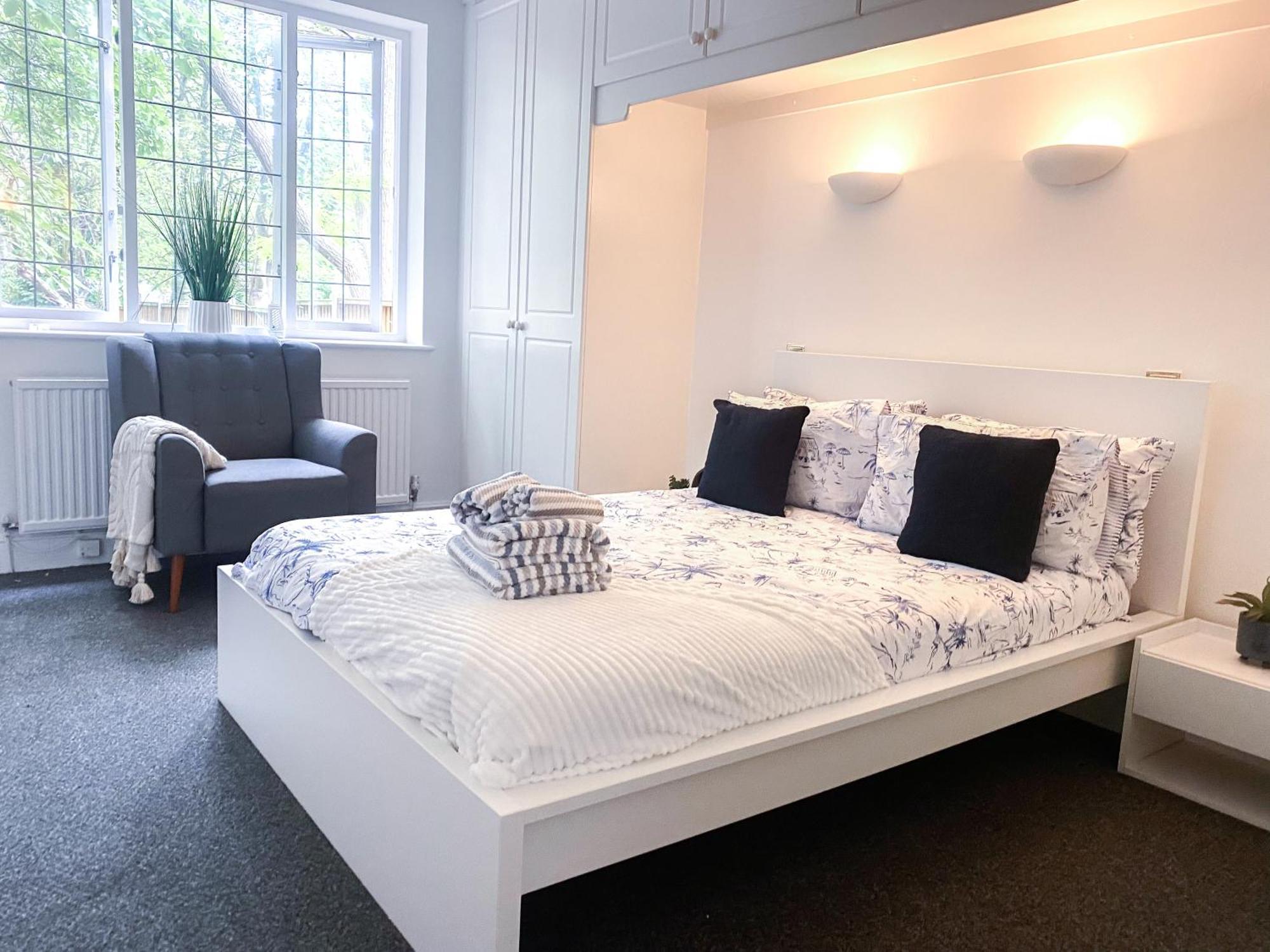 Cosy Near Hampstead Heath With Free On-site Parking & Private Gardens, Golders Green Appartement