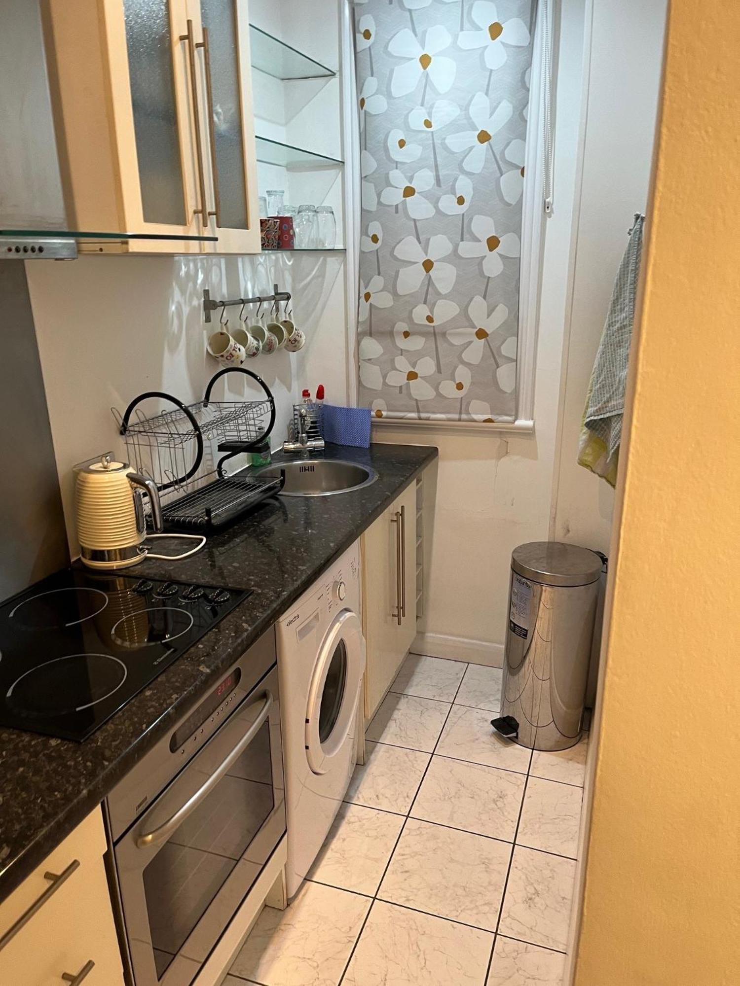 Lovely 1 Bedroom Flat In Quiet Wimbledon Apartment