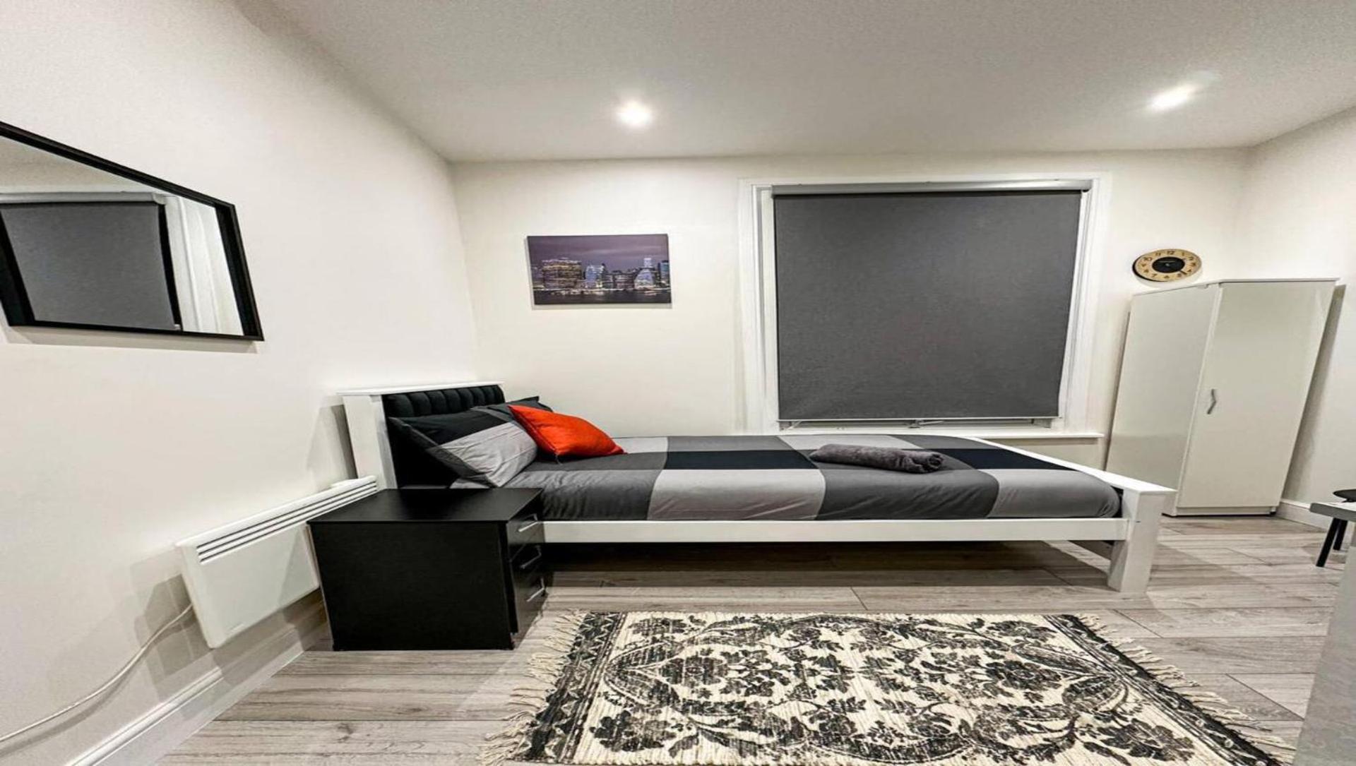 Apartment Flat In Ealing Broadway *