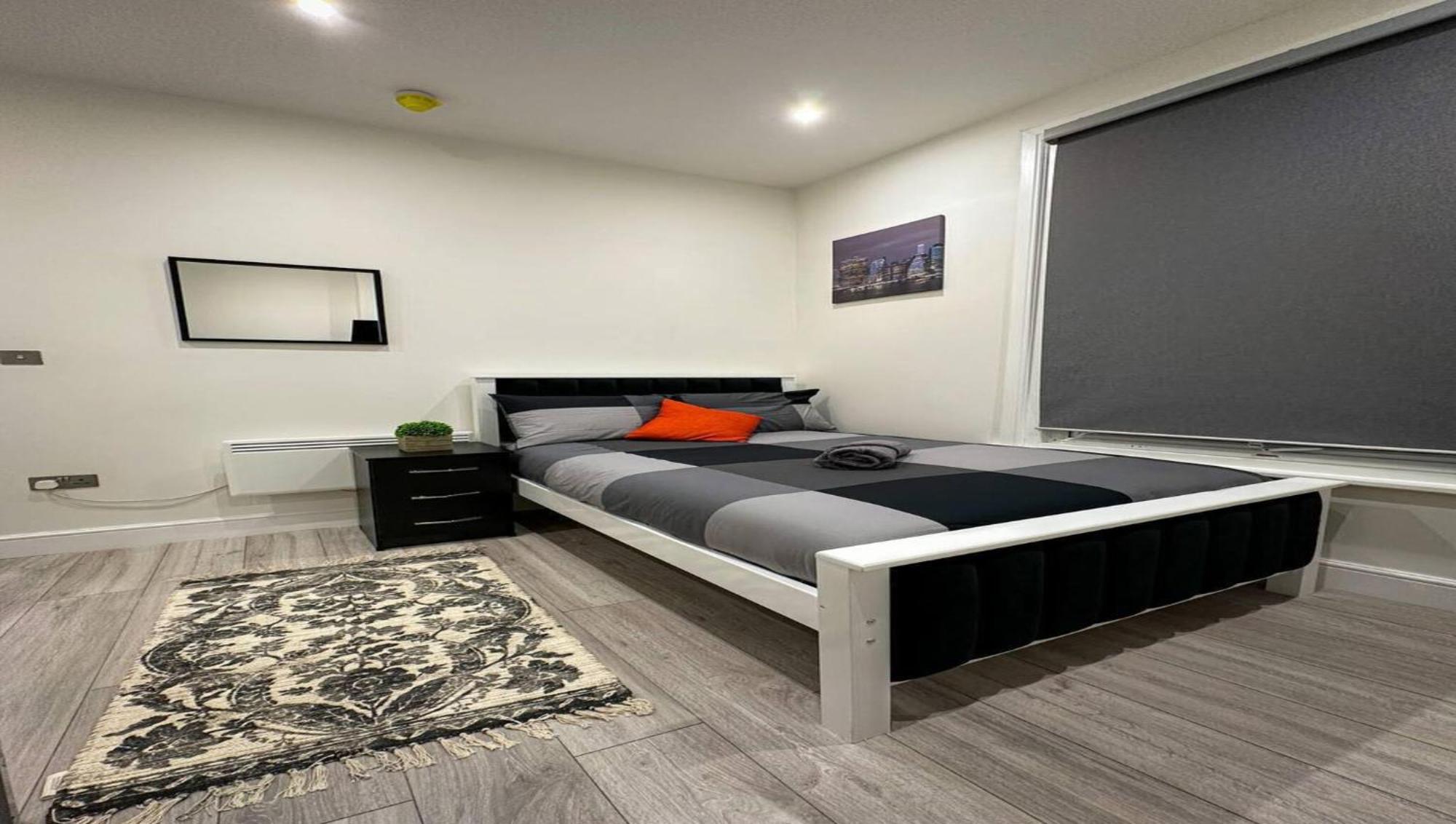 Apartment Flat In Ealing Broadway *