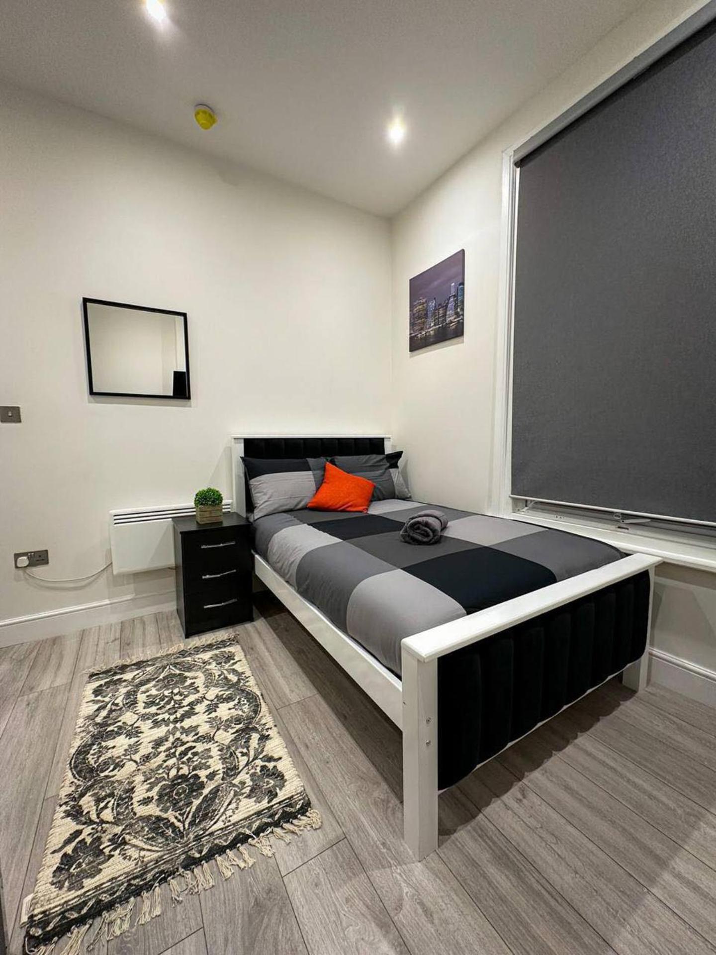 Flat In Ealing Broadway *