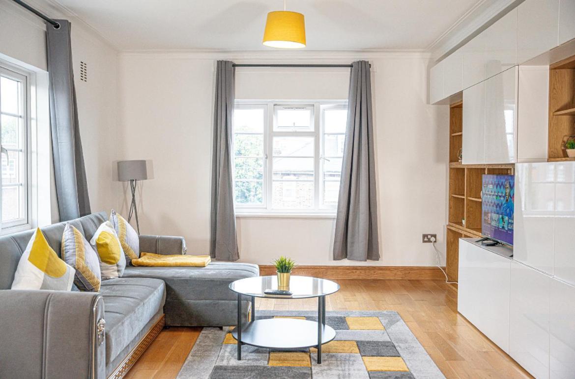 Away From - Spacious 3 Bed Apartment