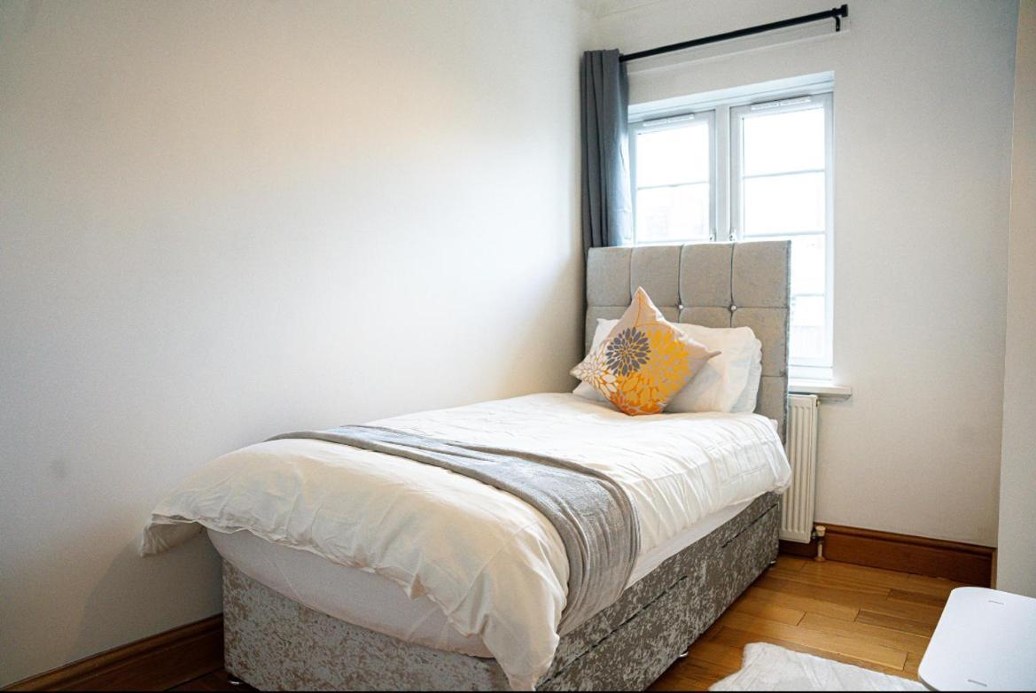 Away From - Spacious 3 Bed London