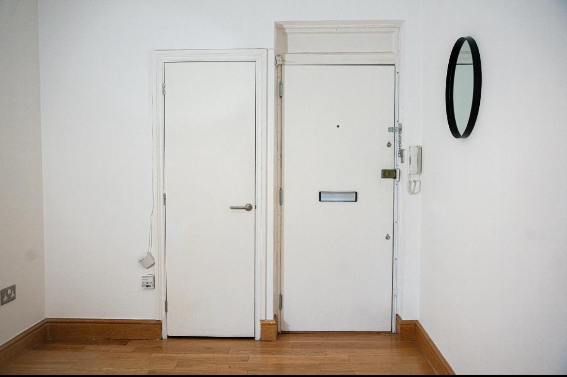 Apartment Away From - Spacious 3 Bed *