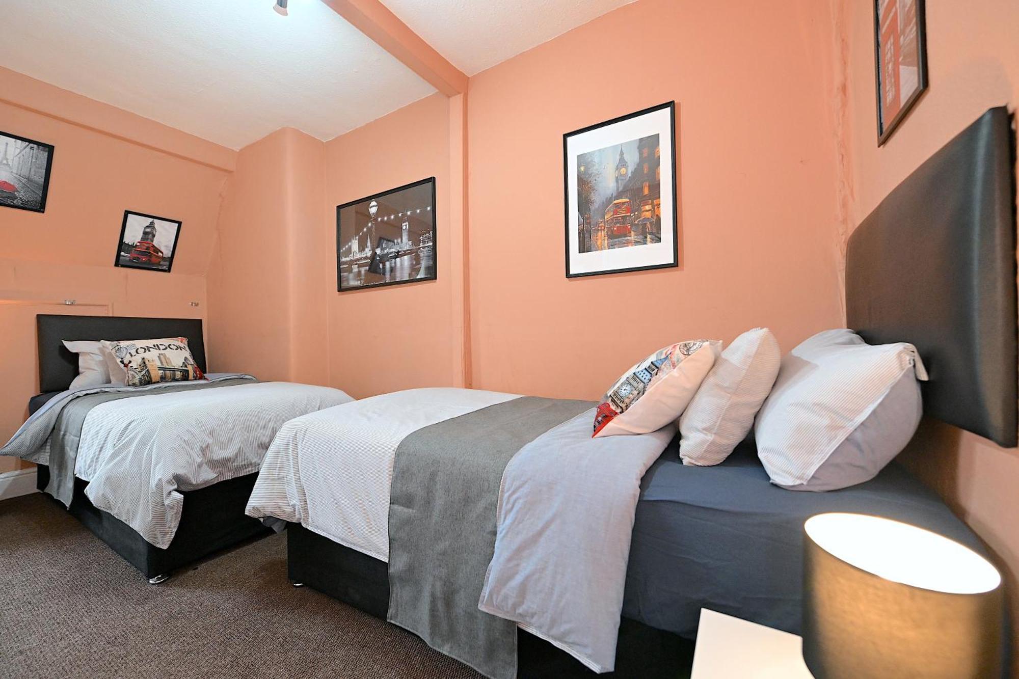 Apartment Stunning 3 Bedroom Serviced Flat In North *