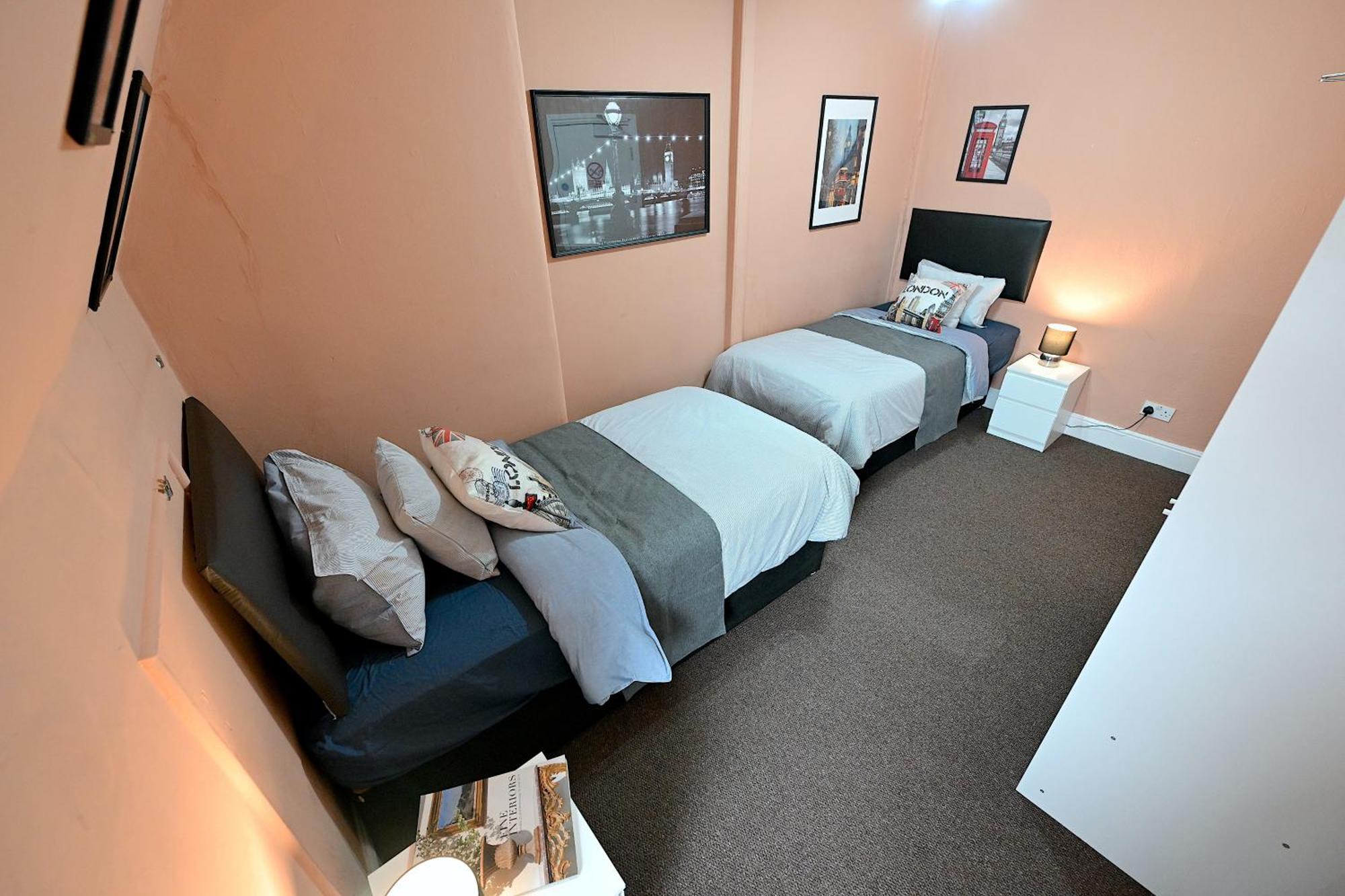 Stunning 3 Bedroom Serviced Flat In North Apartment *