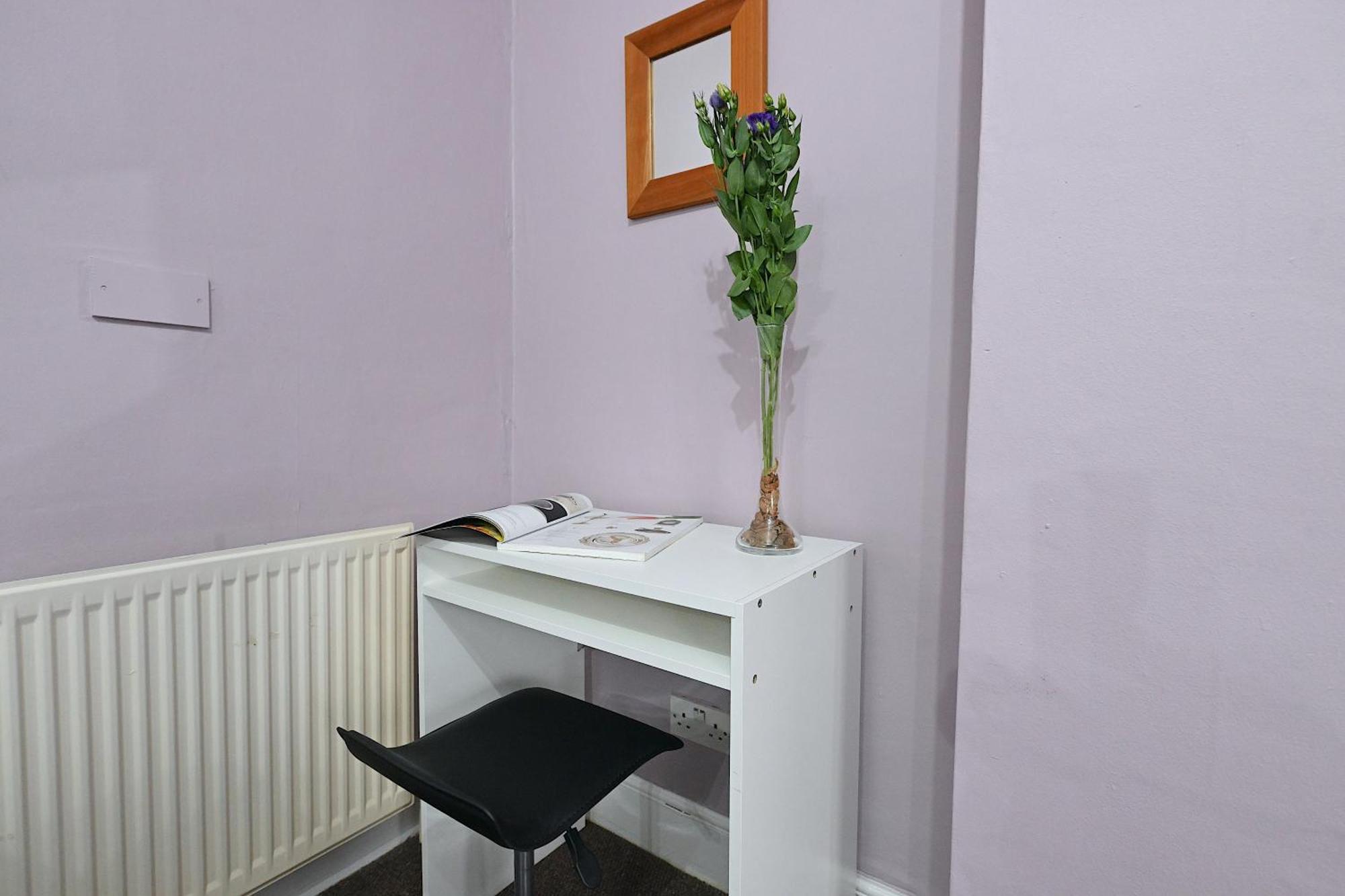Stunning 3 Bedroom Serviced Flat In North Apartment