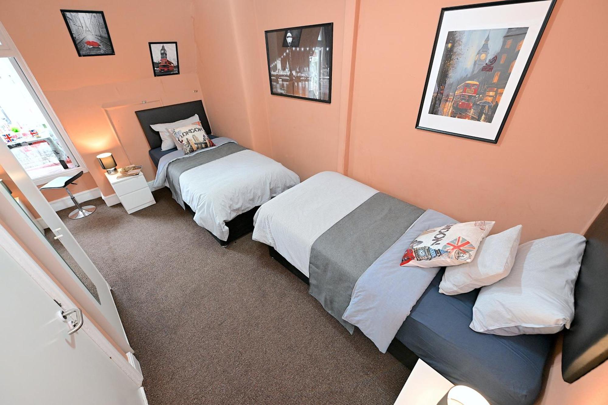 Stunning 3 Bedroom Serviced Flat In North Apartment