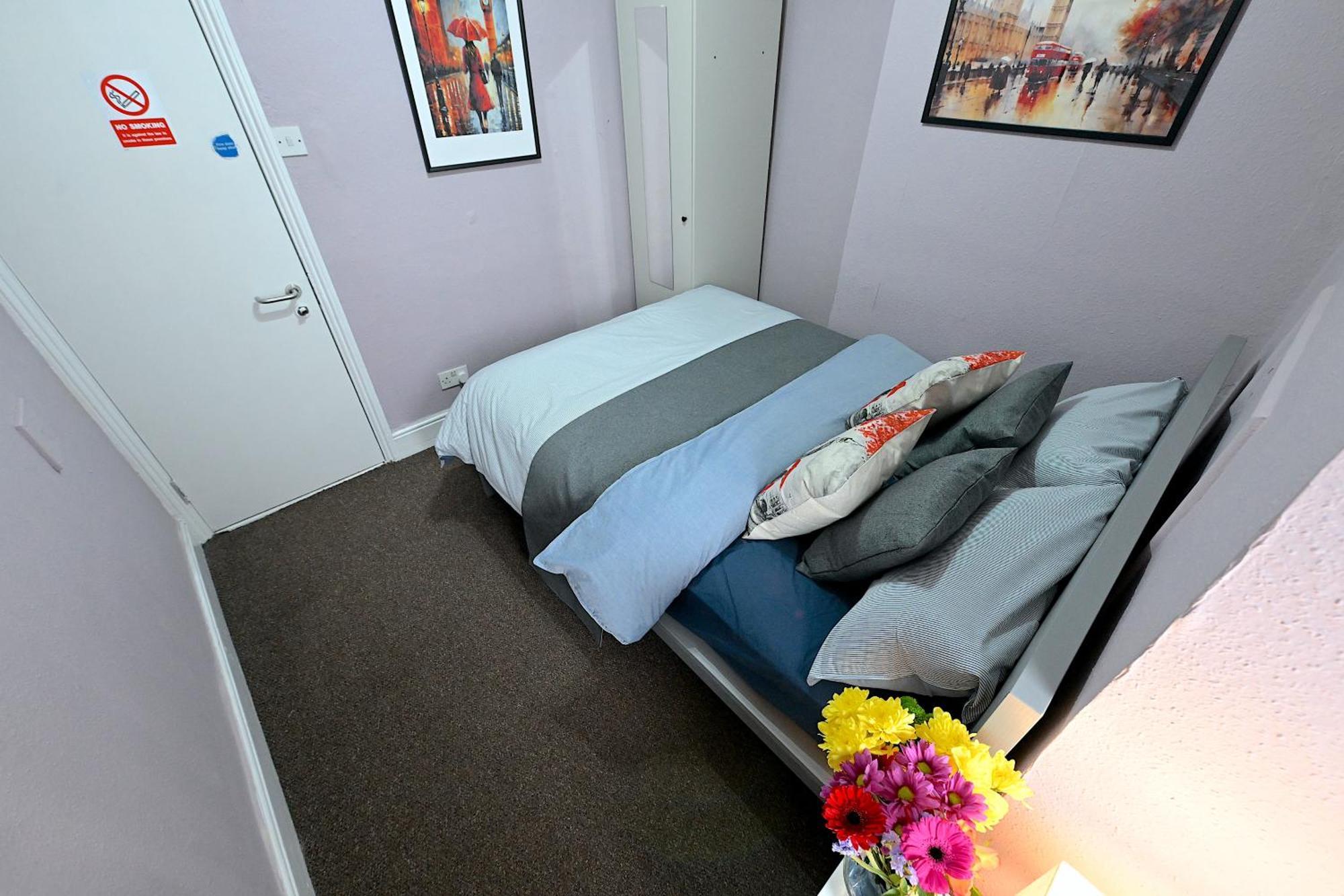 Stunning 3 Bedroom Serviced Flat In North Apartment *