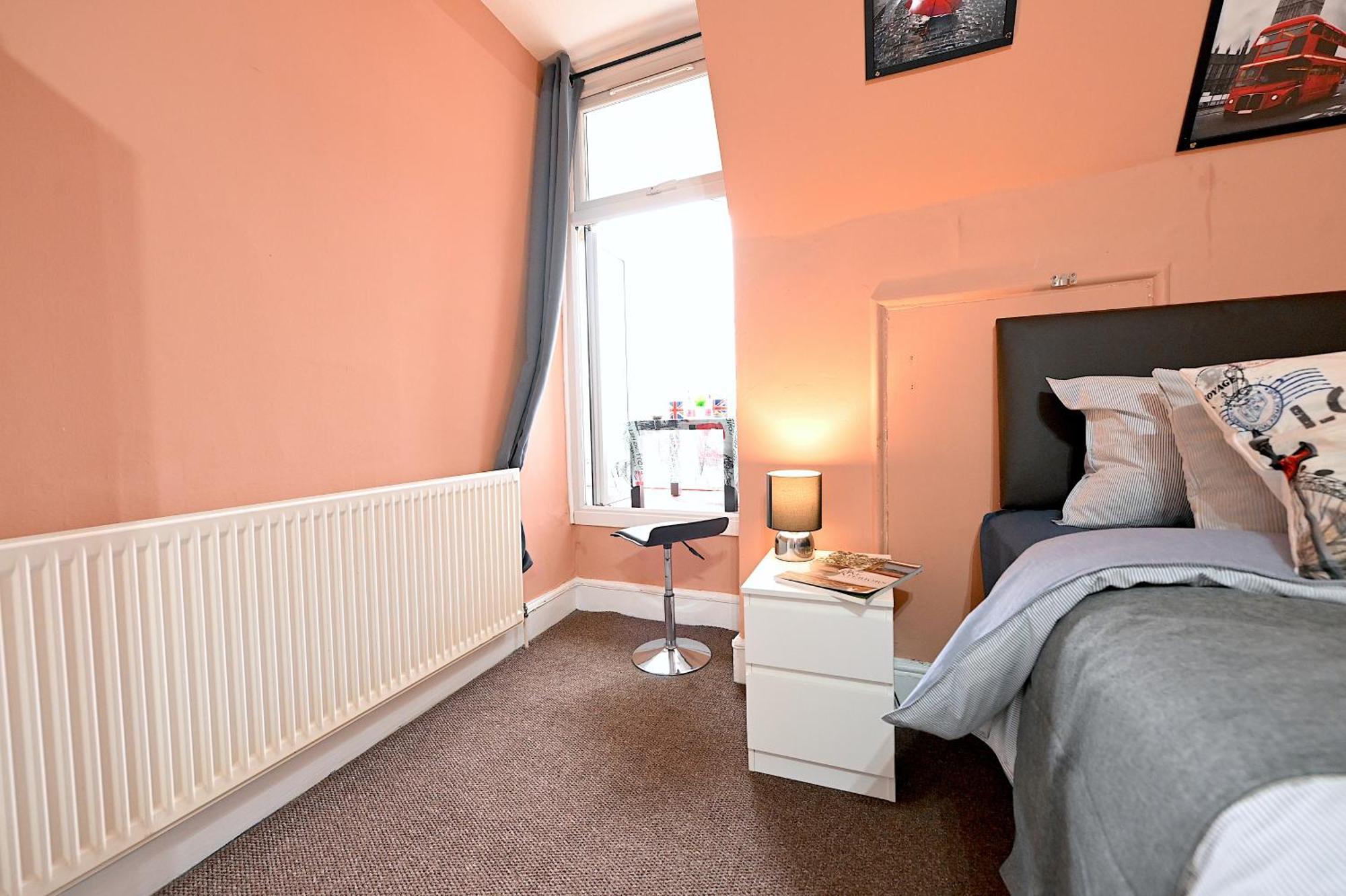 Apartment Stunning 3 Bedroom Serviced Flat In North *