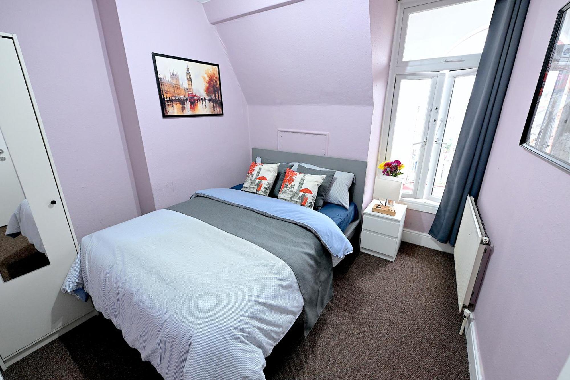 Stunning 3 Bedroom Serviced Flat In North Apartment *