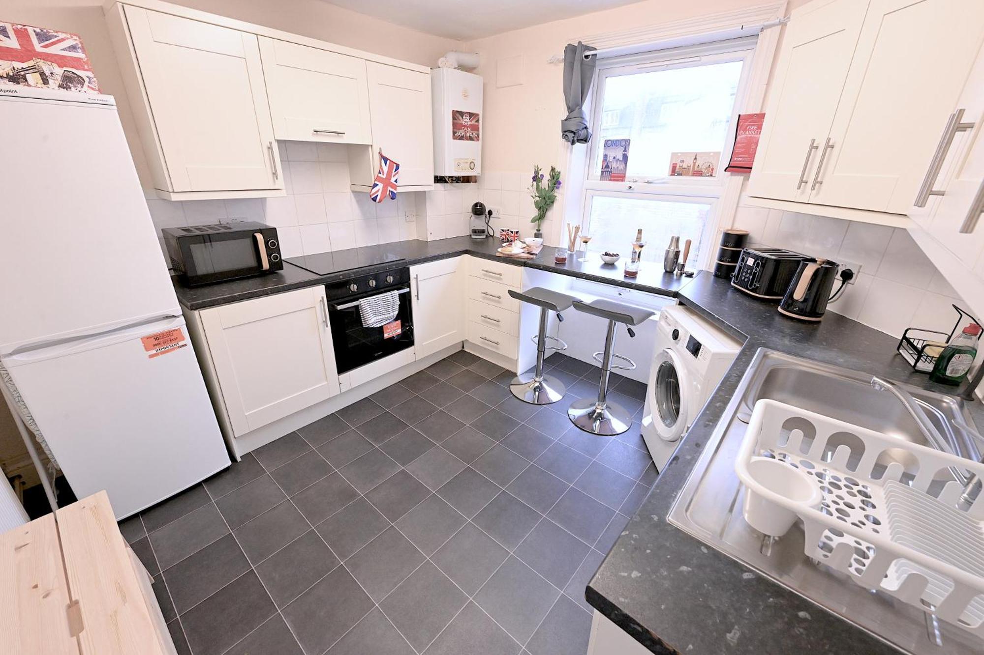Apartment Stunning 3 Bedroom Serviced Flat In North *