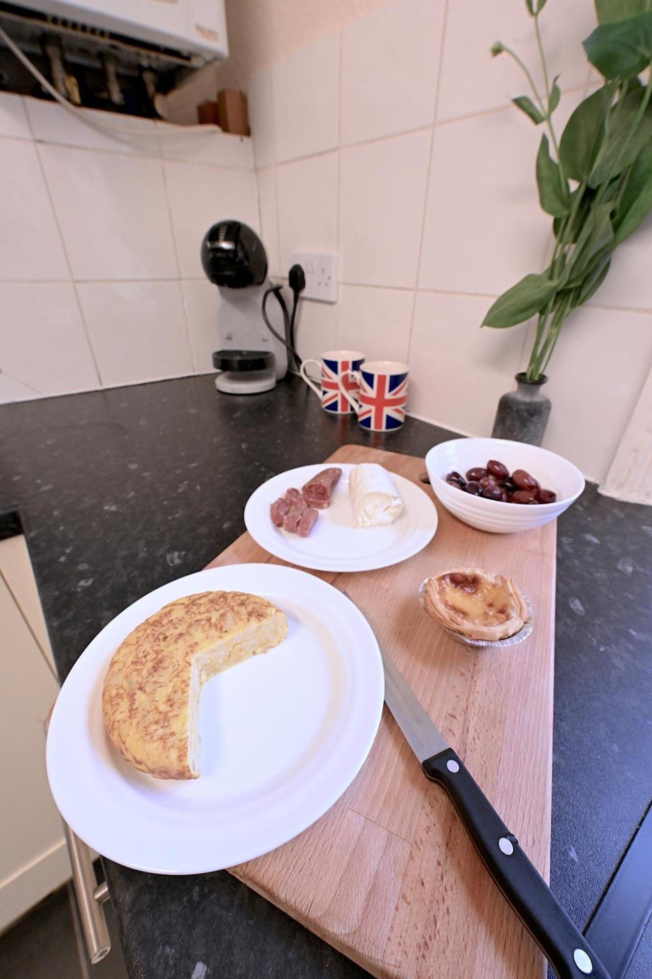 Apartment Stunning 3 Bedroom Serviced Flat In North *