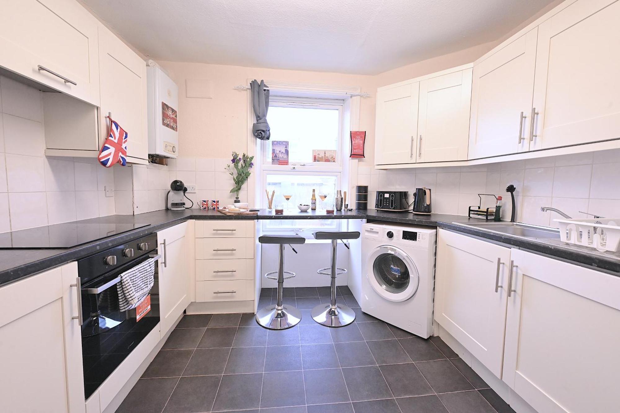 Stunning 3 Bedroom Serviced Flat In North * London