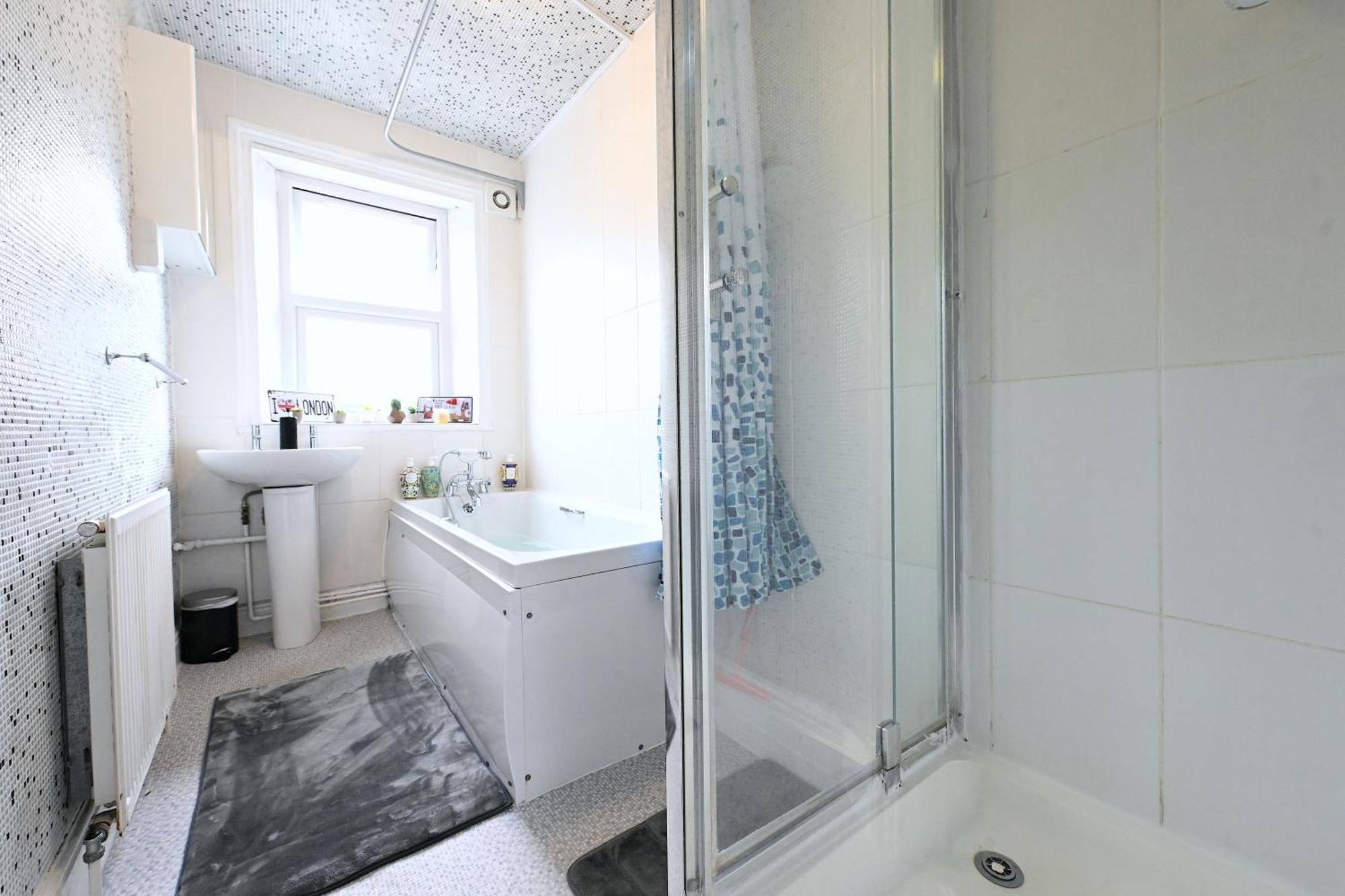 Stunning 3 Bedroom Serviced Flat In North Apartment *