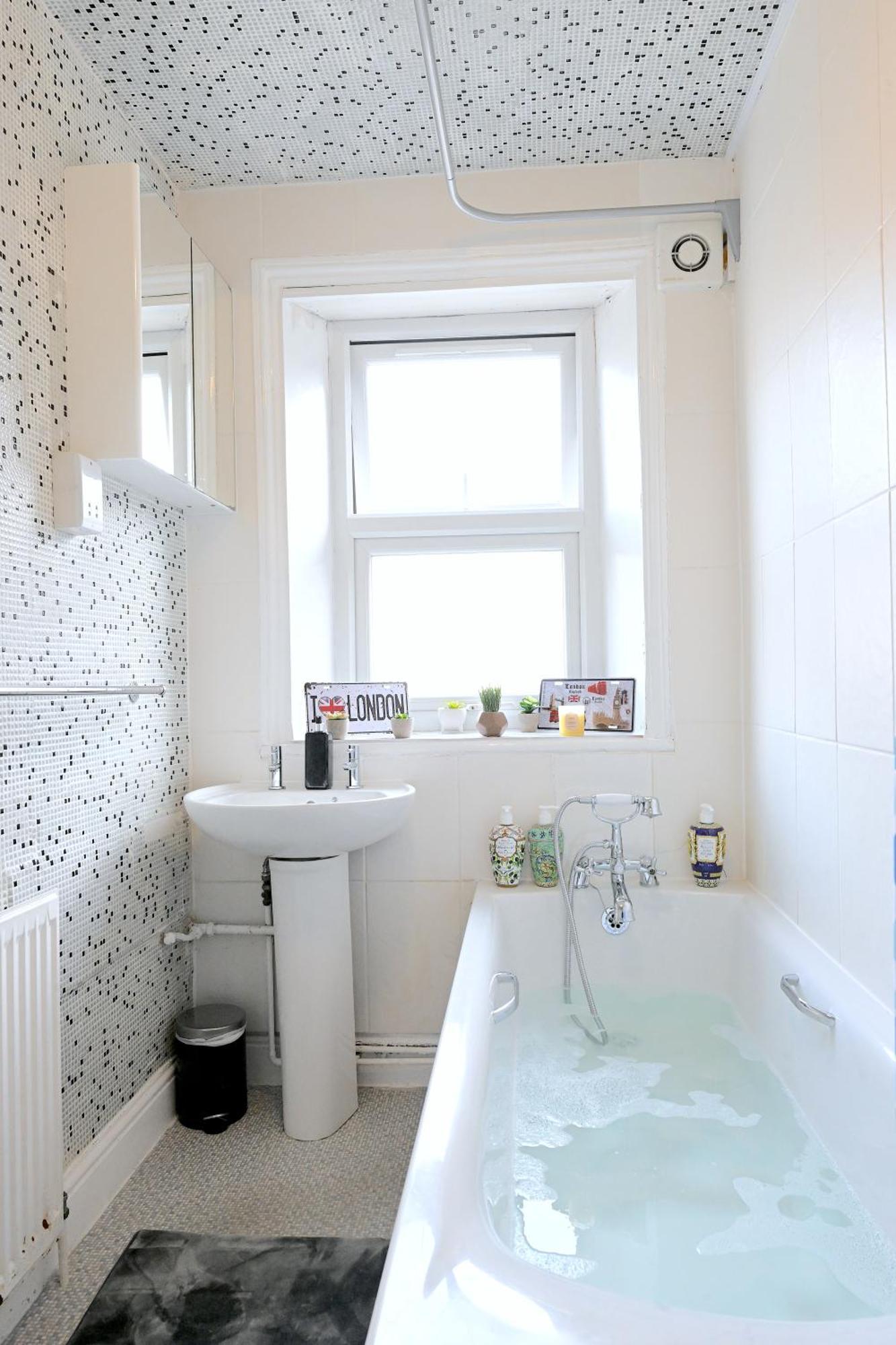 Stunning 3 Bedroom Serviced Flat In North *