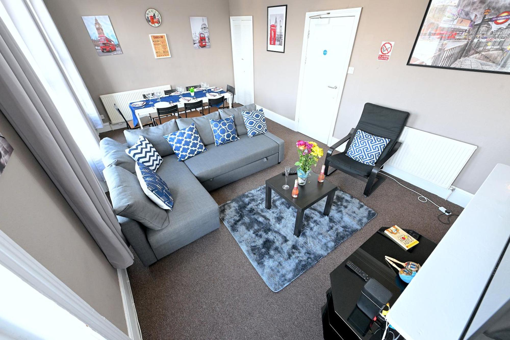 Stunning 3 Bedroom Serviced Flat In North Apartment
