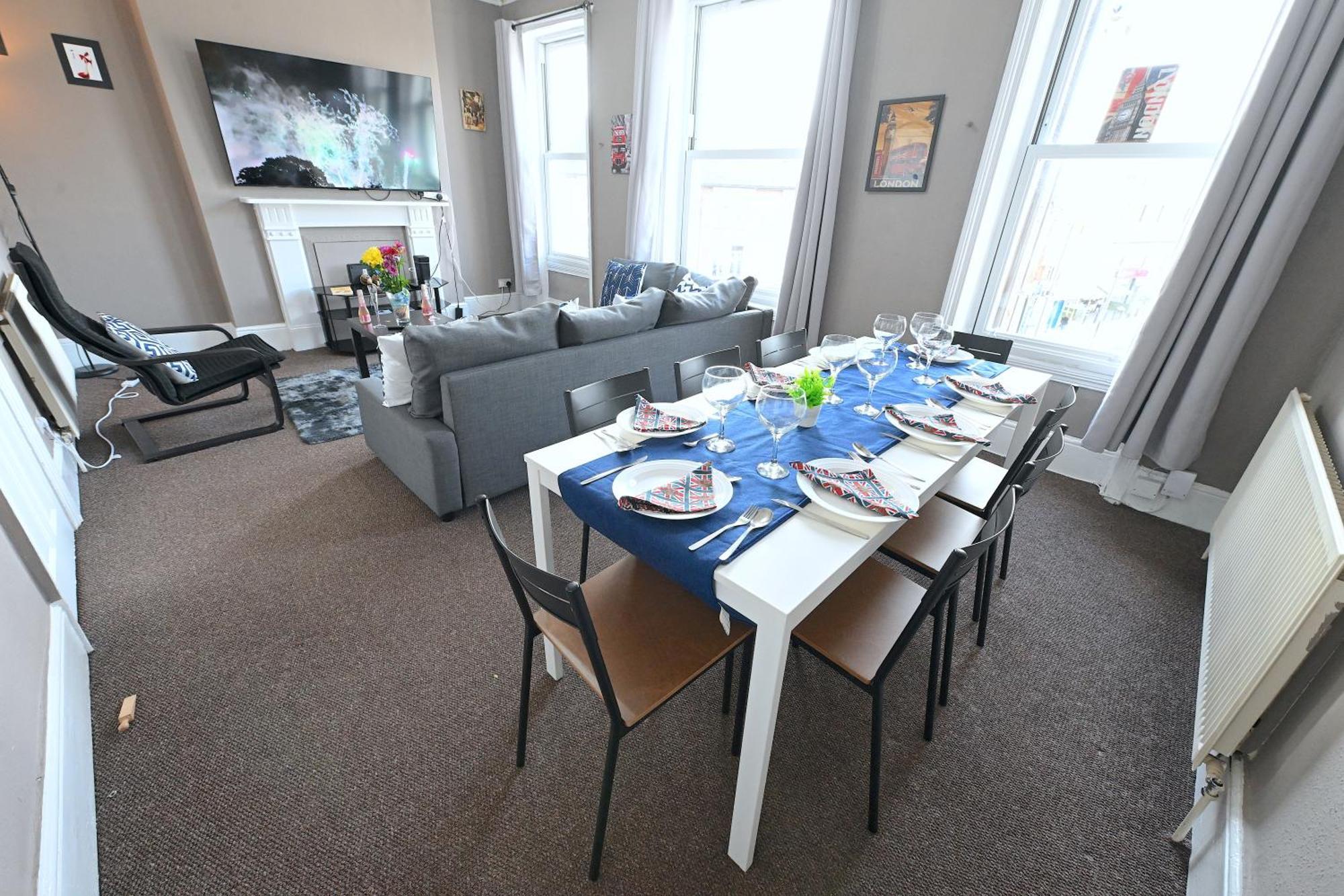 Stunning 3 Bedroom Serviced Flat In North
