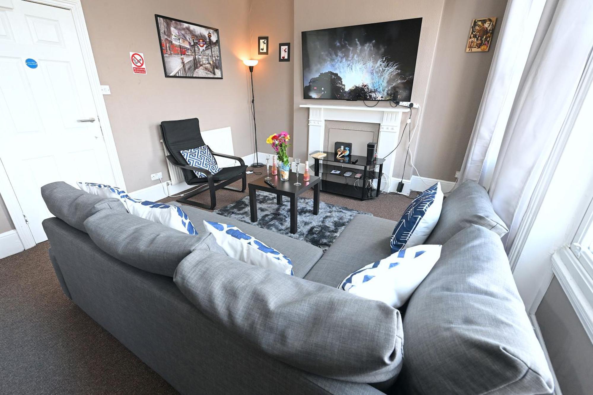 Stunning 3 Bedroom Serviced Flat In North *