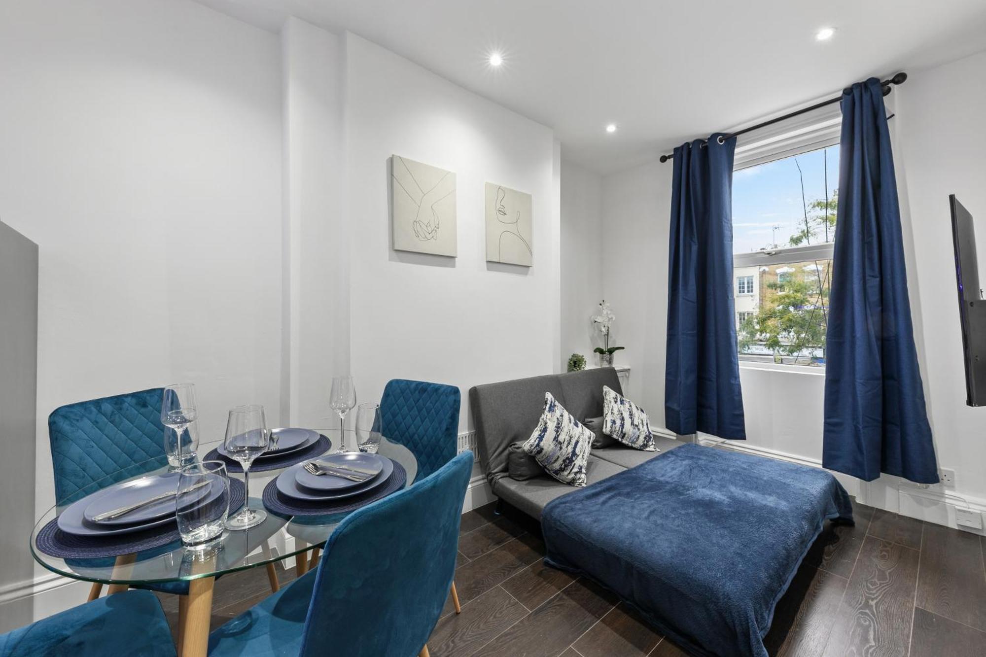 Cosy 1 & 2 Bedroom Zone 1 Apartment London