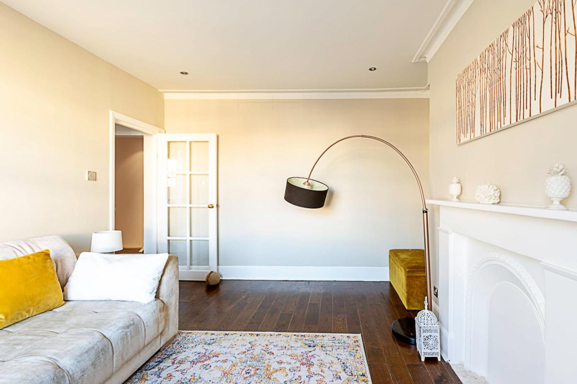 Contemporary And Spacious Kensington Apartment *