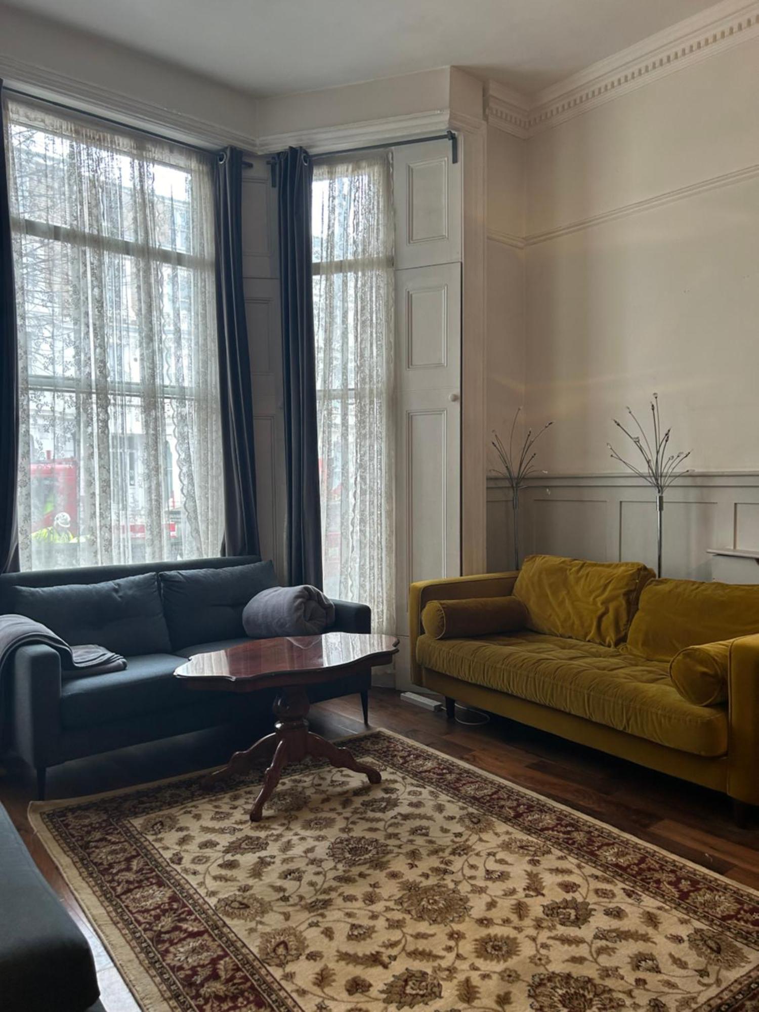 Stunning Holland Park 2 Bedroom - Sleeps 6 Leilighet London