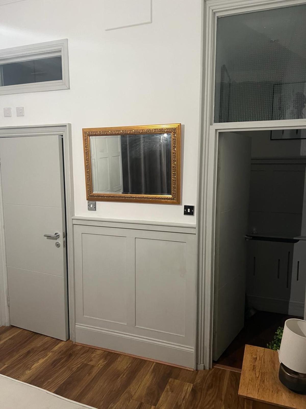 Stunning Holland Park 2 Bedroom - Sleeps 6