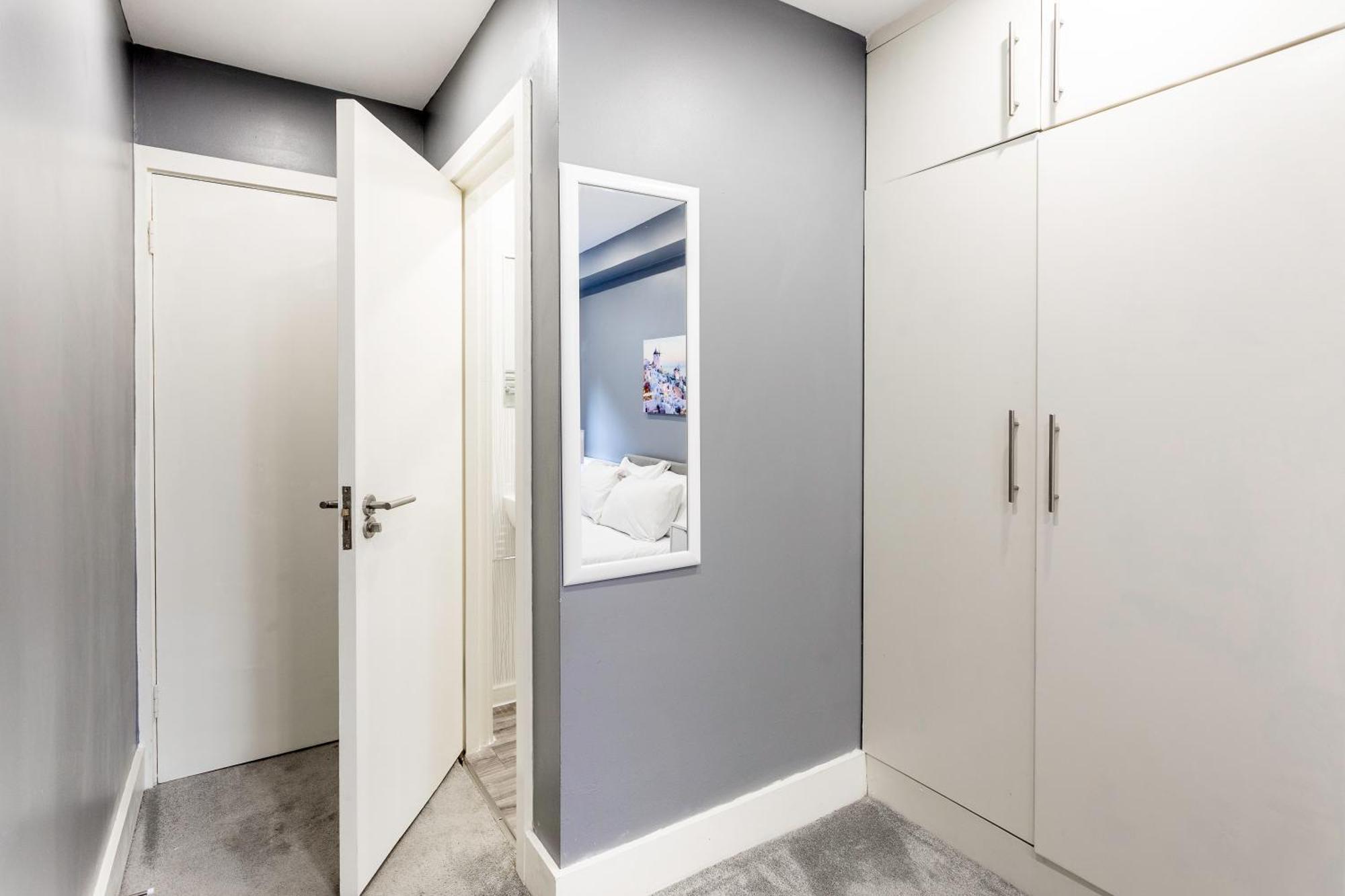 Spacious Clapham Junction Apartment London