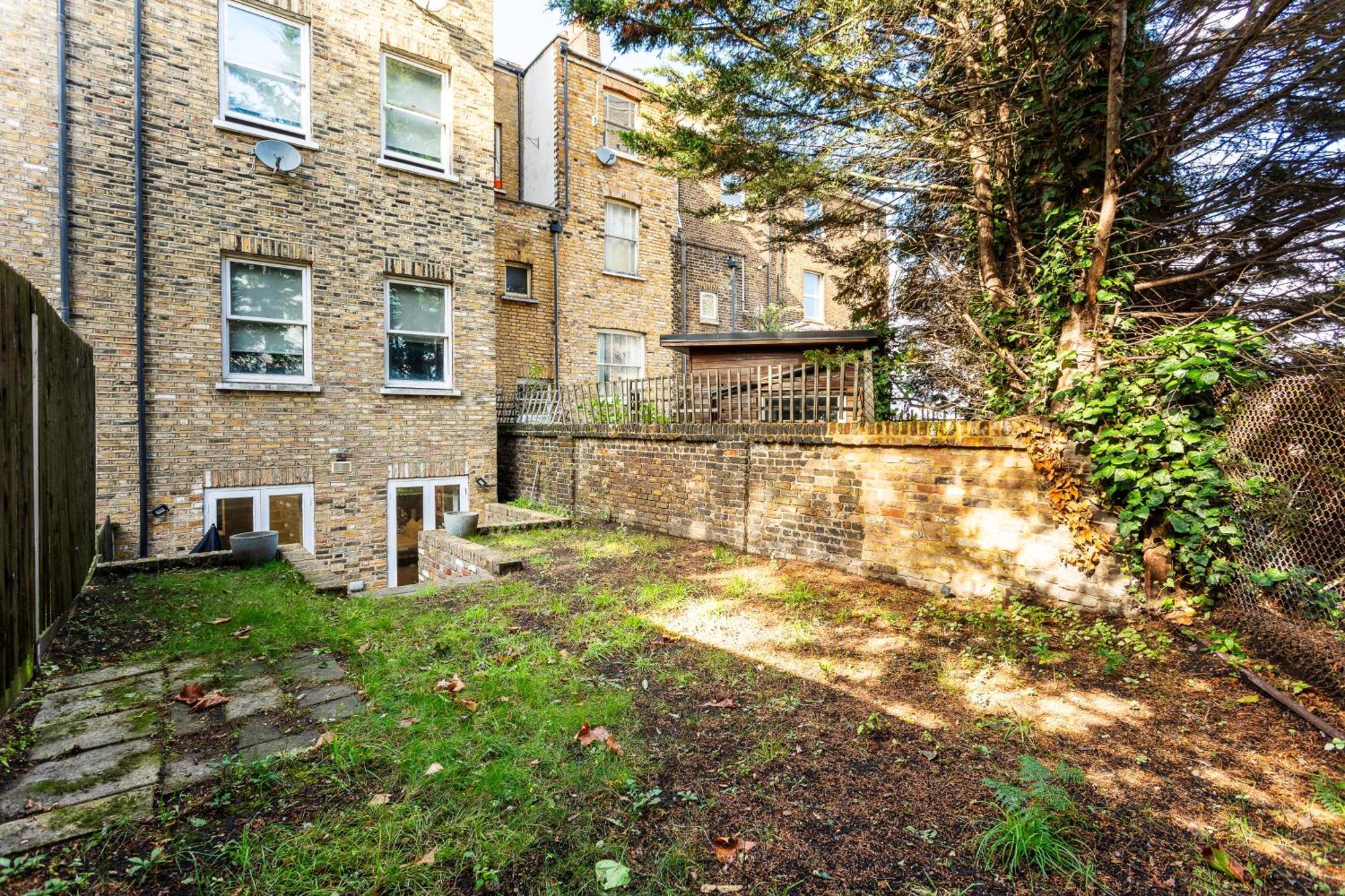Spacious Clapham Junction Apartment London