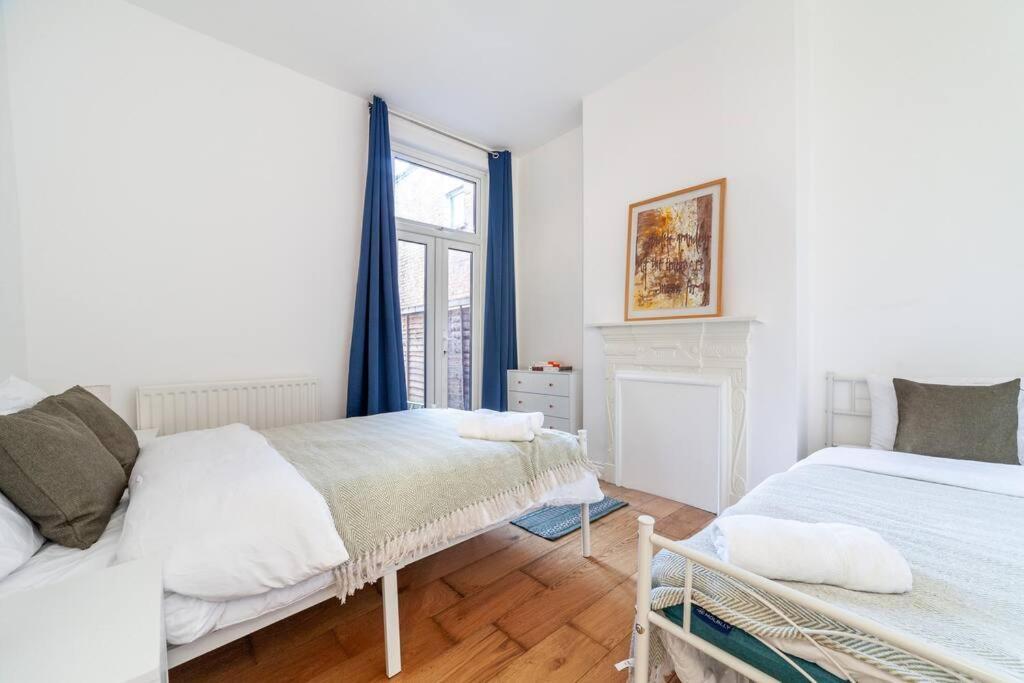 Sleek & Modern 2 Bd In - Sleeps 7 - Parking Apartment *