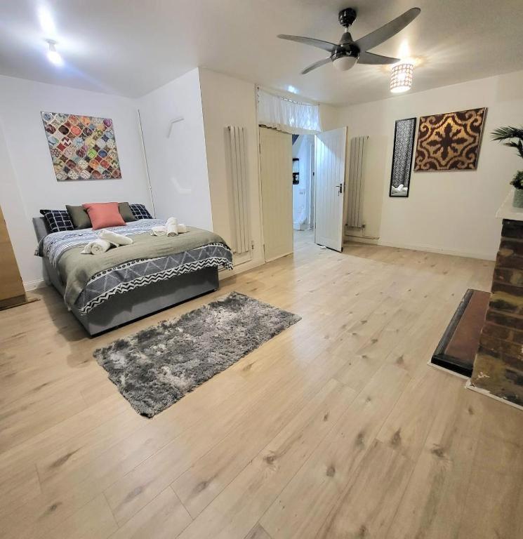 Three Bed Flat In Mile End Leilighet