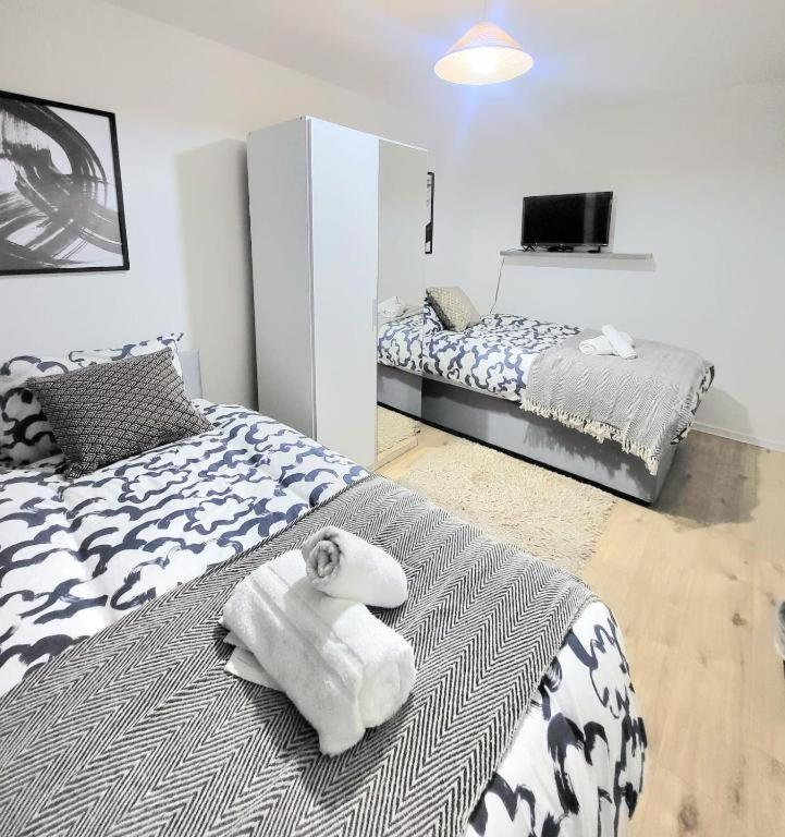 Three Bed Flat In Mile End Leilighet
