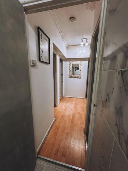 Spacious 3 Bedroom Flat In Stockwell Apartment London