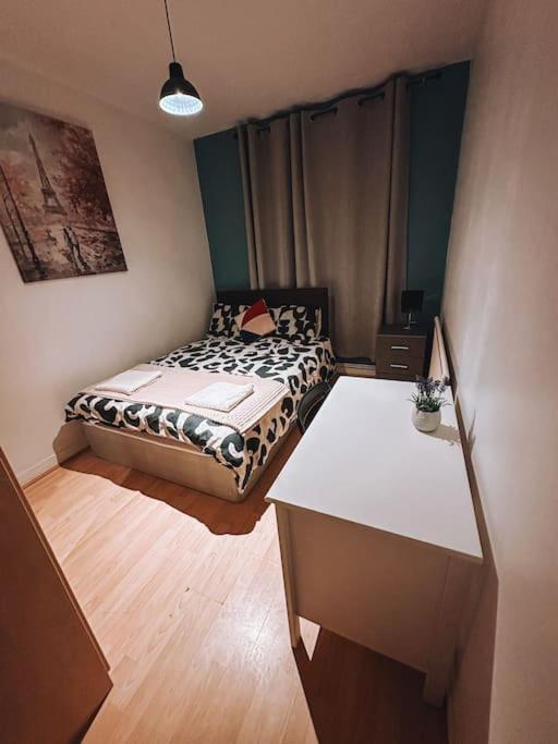 Spacious 3 Bedroom Flat In Stockwell London