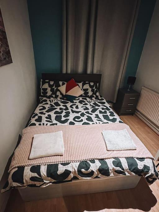 Spacious 3 Bedroom Flat In Stockwell Apartment