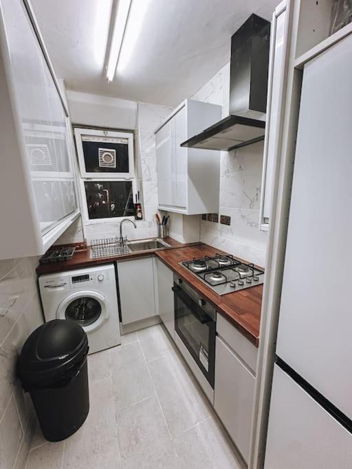 Spacious 3 Bedroom Flat In Stockwell London