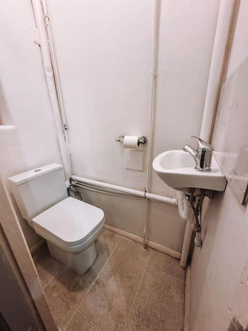 Spacious 3 Bedroom Flat In Stockwell London