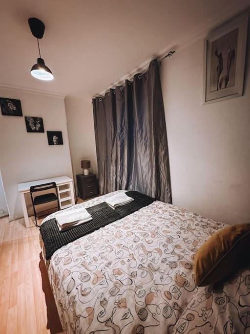 Spacious 3 Bedroom Flat In Stockwell Apartment
