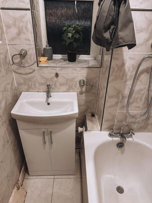 Apartment Spacious 3 Bedroom Flat In Stockwell *