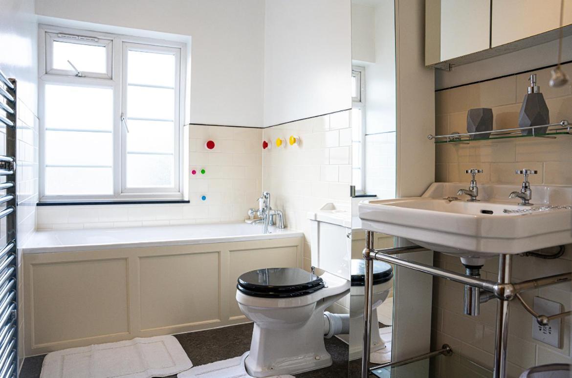 Apartment Away From - Spacious 3 Bed *