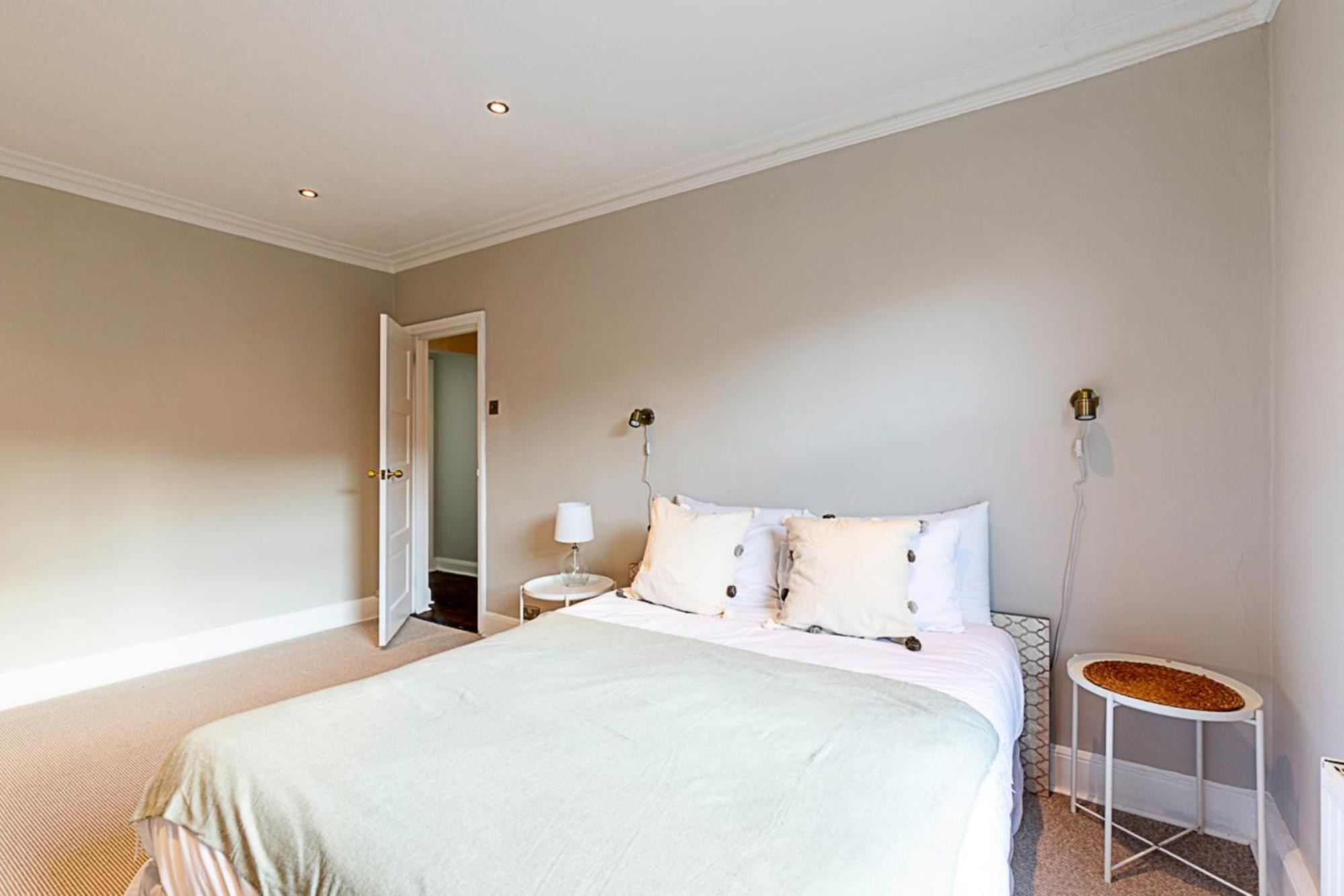 Contemporary And Spacious Kensington * London