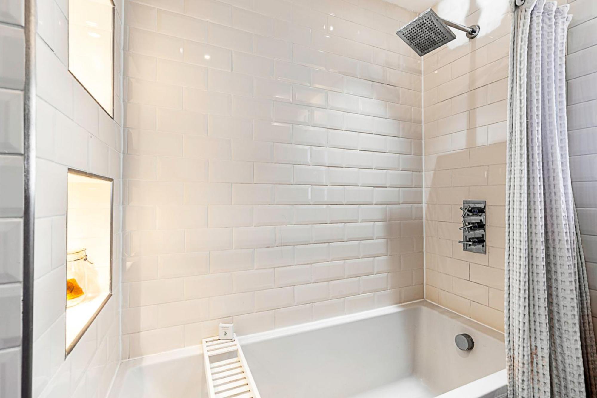 Contemporary And Spacious Kensington