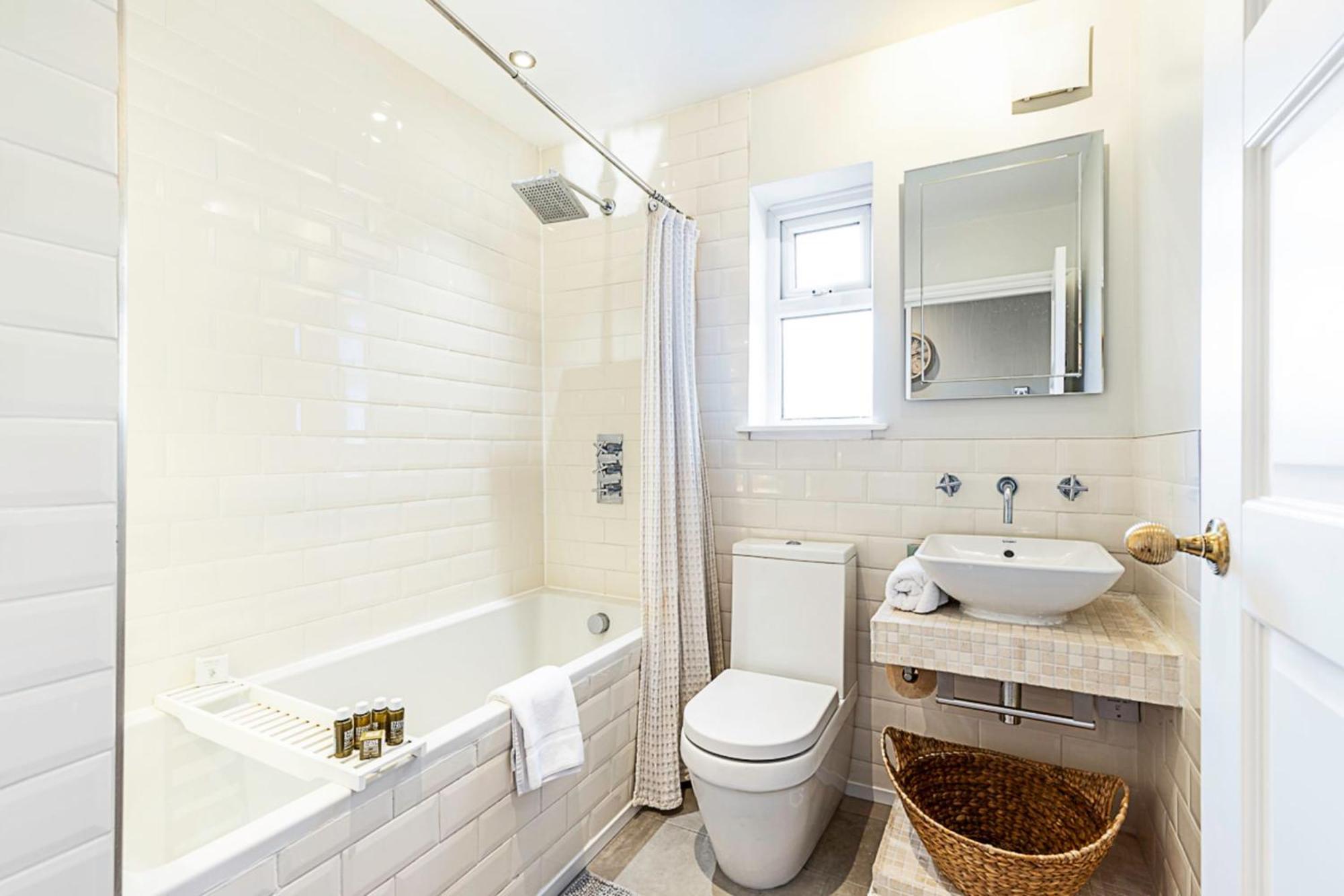Contemporary And Spacious Kensington * London