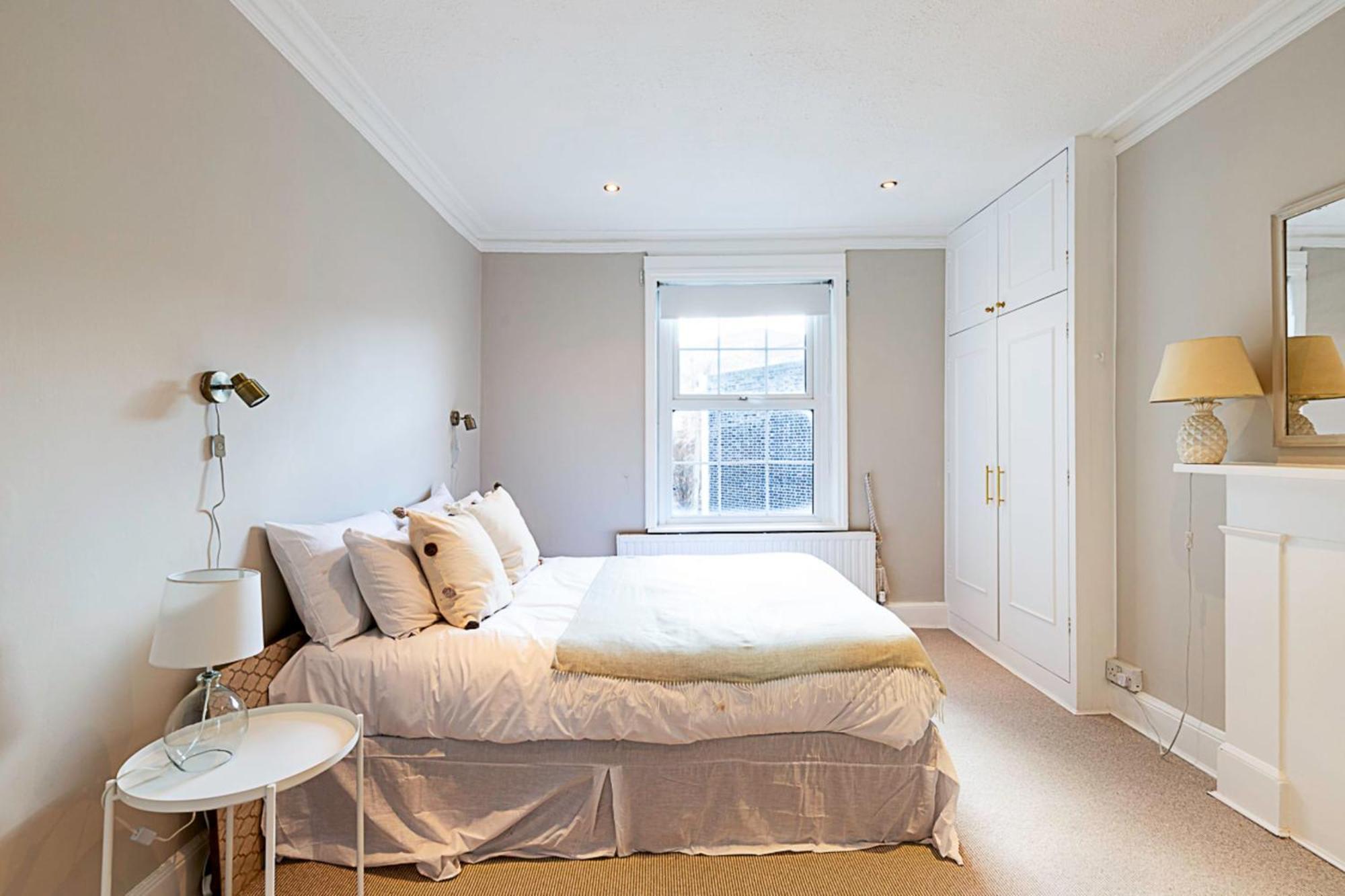 Contemporary And Spacious Kensington Apartment London