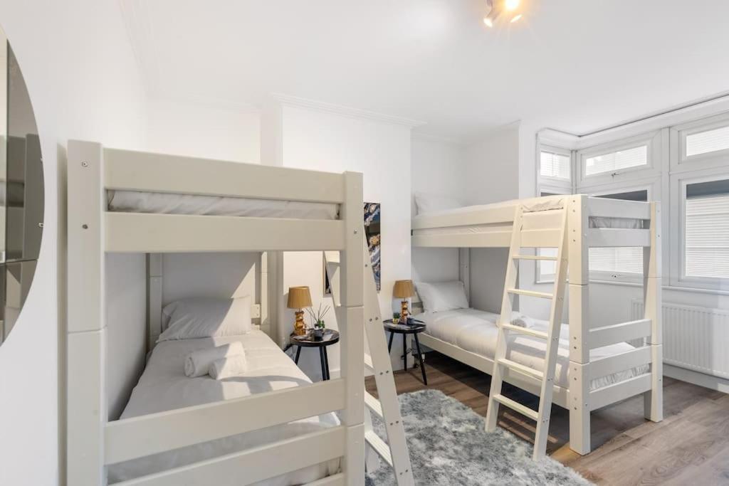 Modern 2 Bedroom 3 Min Walk To Tube Station Londres
