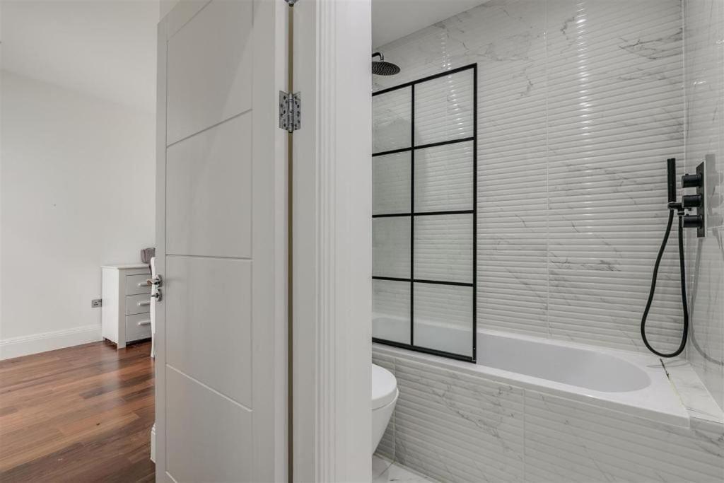 Holiday home Modern Majesty 3 Bed 3 Bath House In London