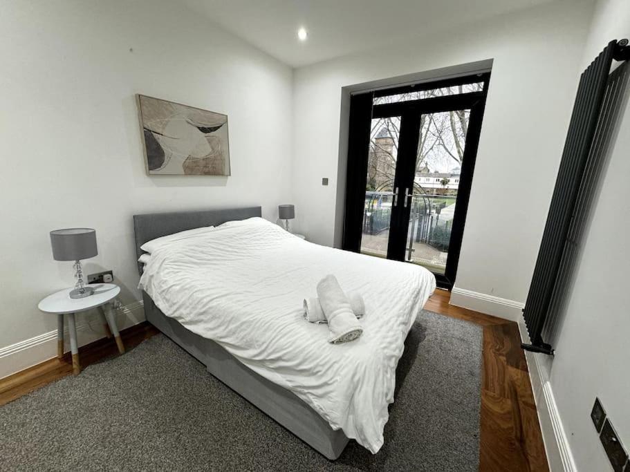 Modern Majesty 3 Bed 3 Bath House In Holiday home London