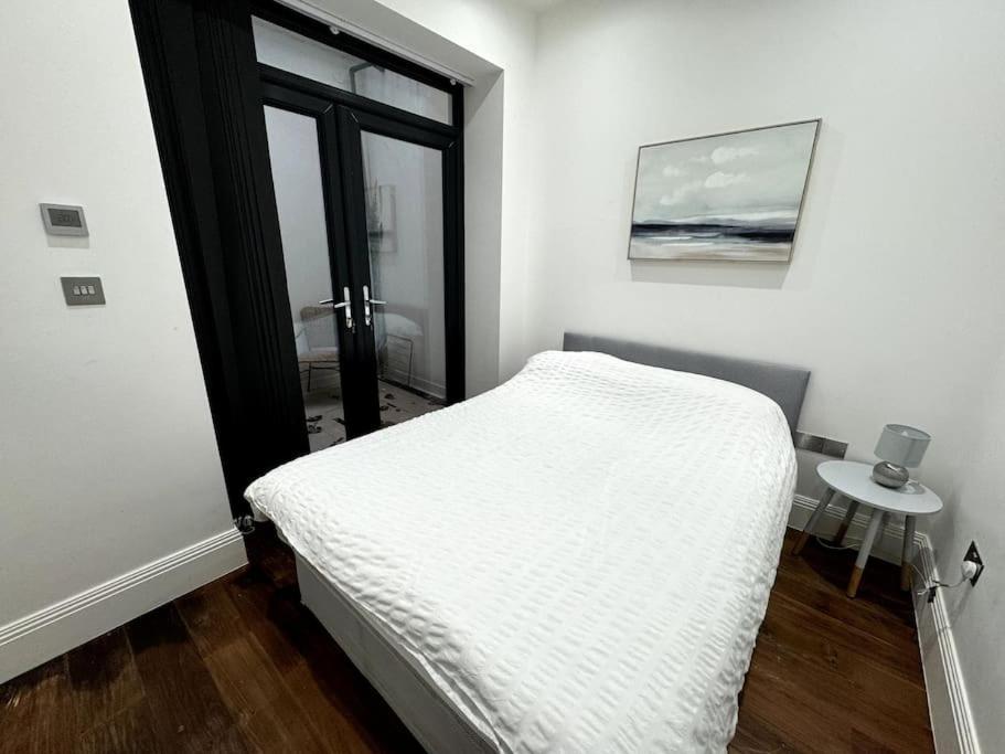 Holiday home Modern Majesty 3 Bed 3 Bath House In *