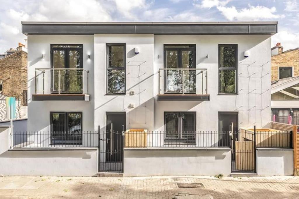 Modern Majesty 3 Bed 3 Bath House In Holiday home *